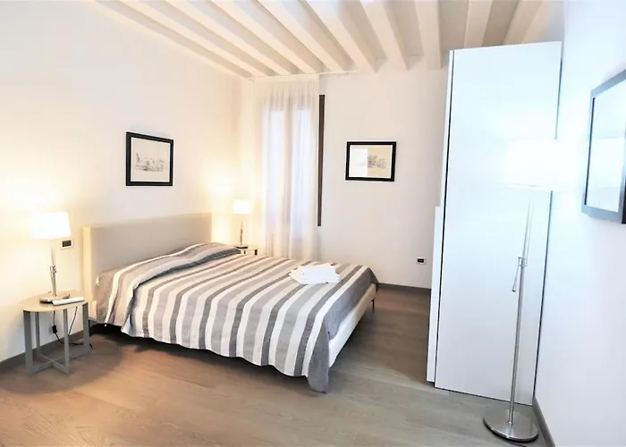 Stylish Apartment 100 Meters From San Marco Square